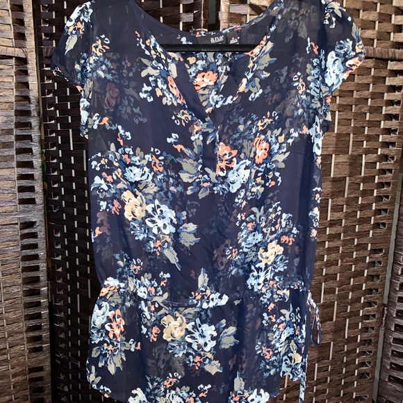 Sheer floral top - Picture 1 of 4